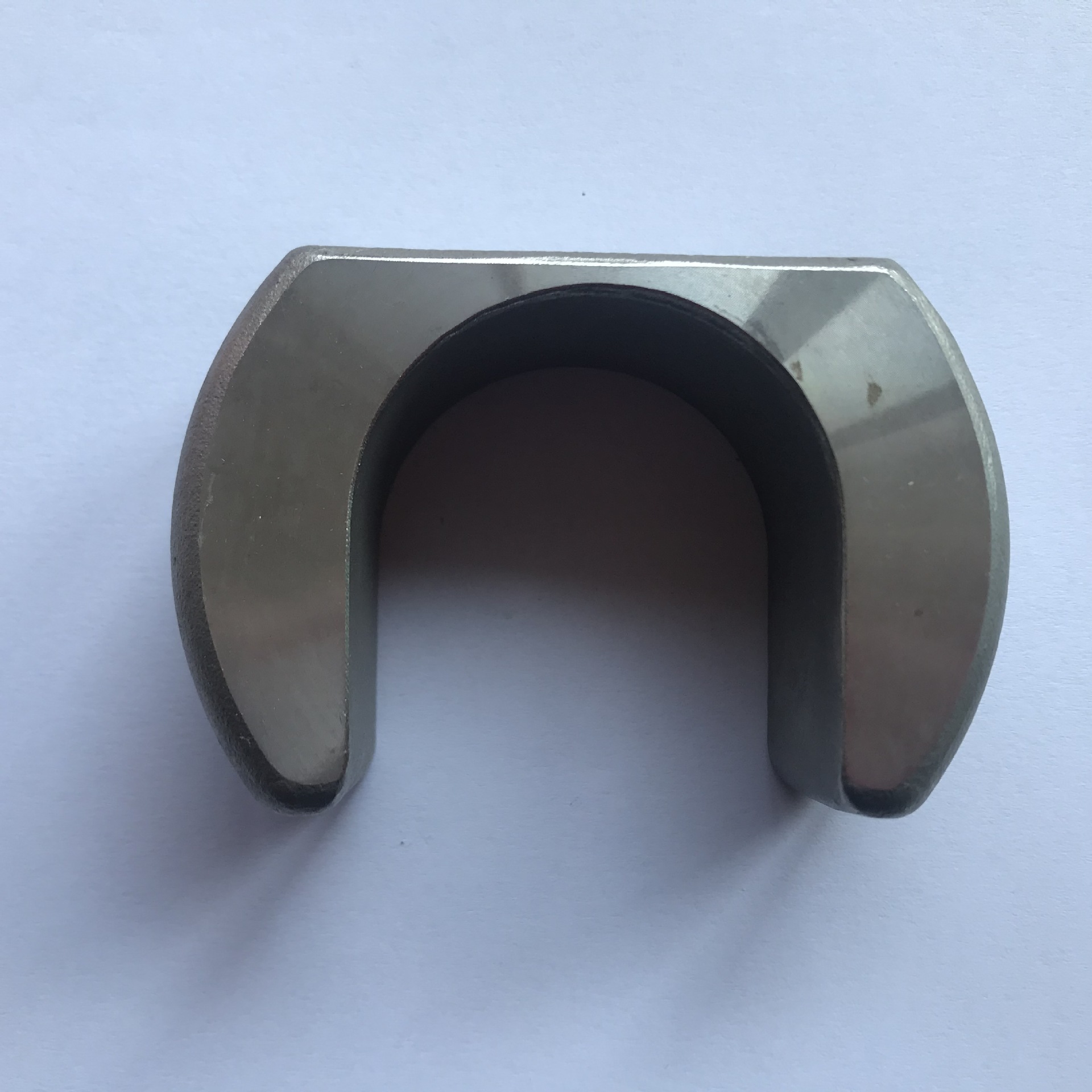 Mi az oka annak, hogy a vízüveg homokból készült héjban a befektetési fröccsöntési folyamat során leválás lép fel?