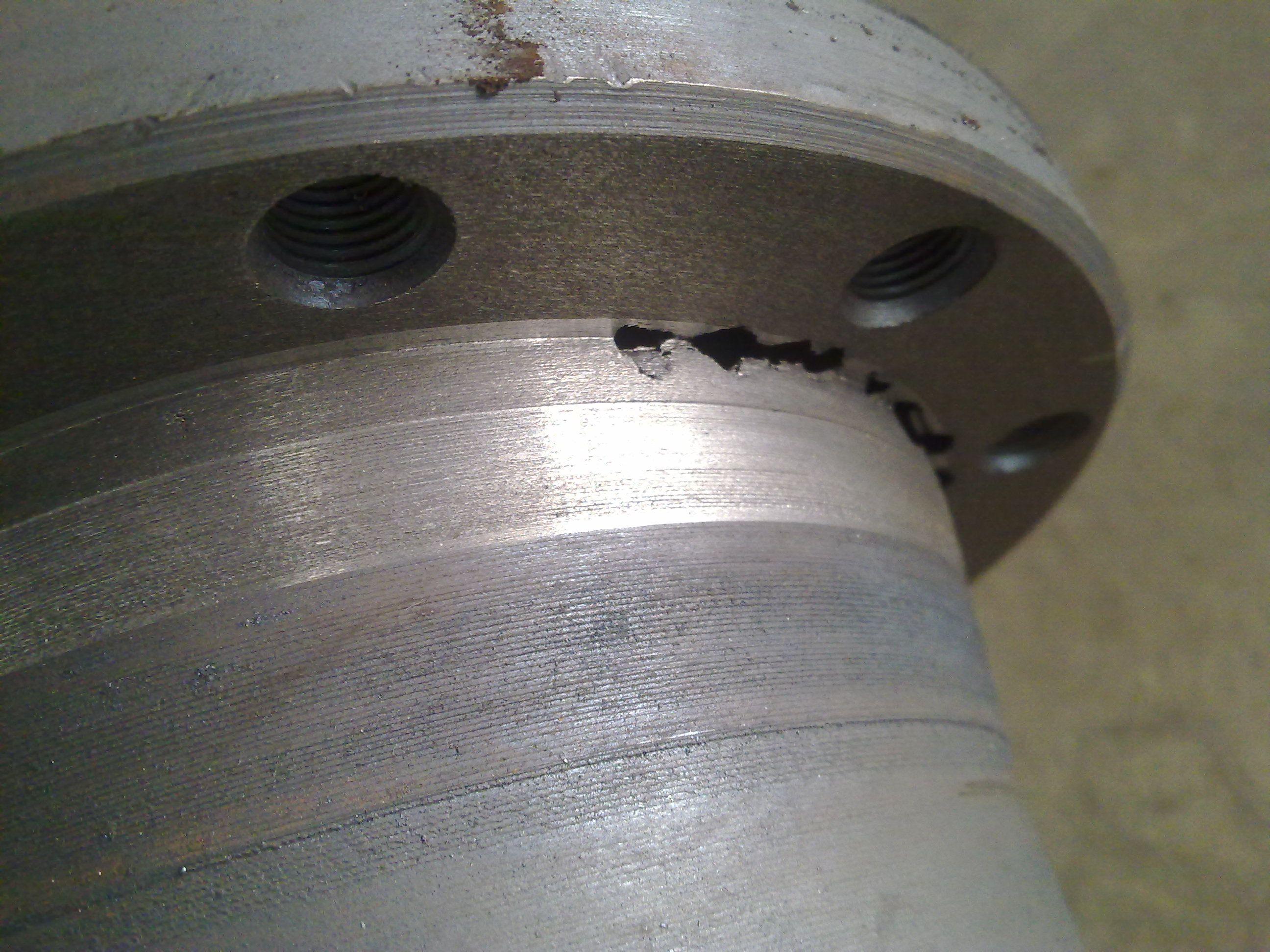 Mik az öntött acél repedéshibáinak okai?