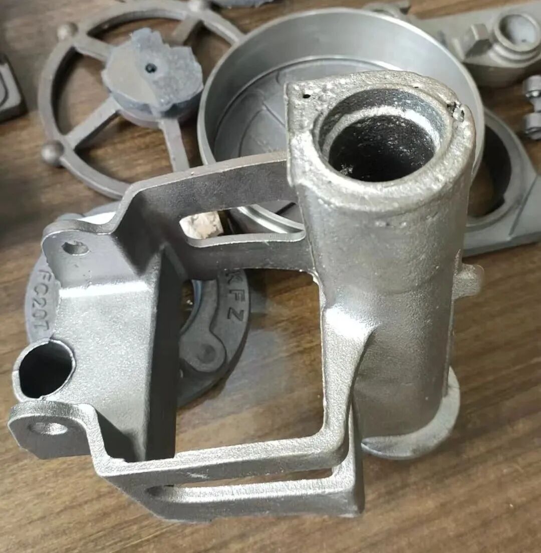 Hengeres cső alakú homokmagok súlyos porozitásának kezelése gömbgrafitos öntöttvas alkatrészek gyártása során zöldhomok öntési technológiával